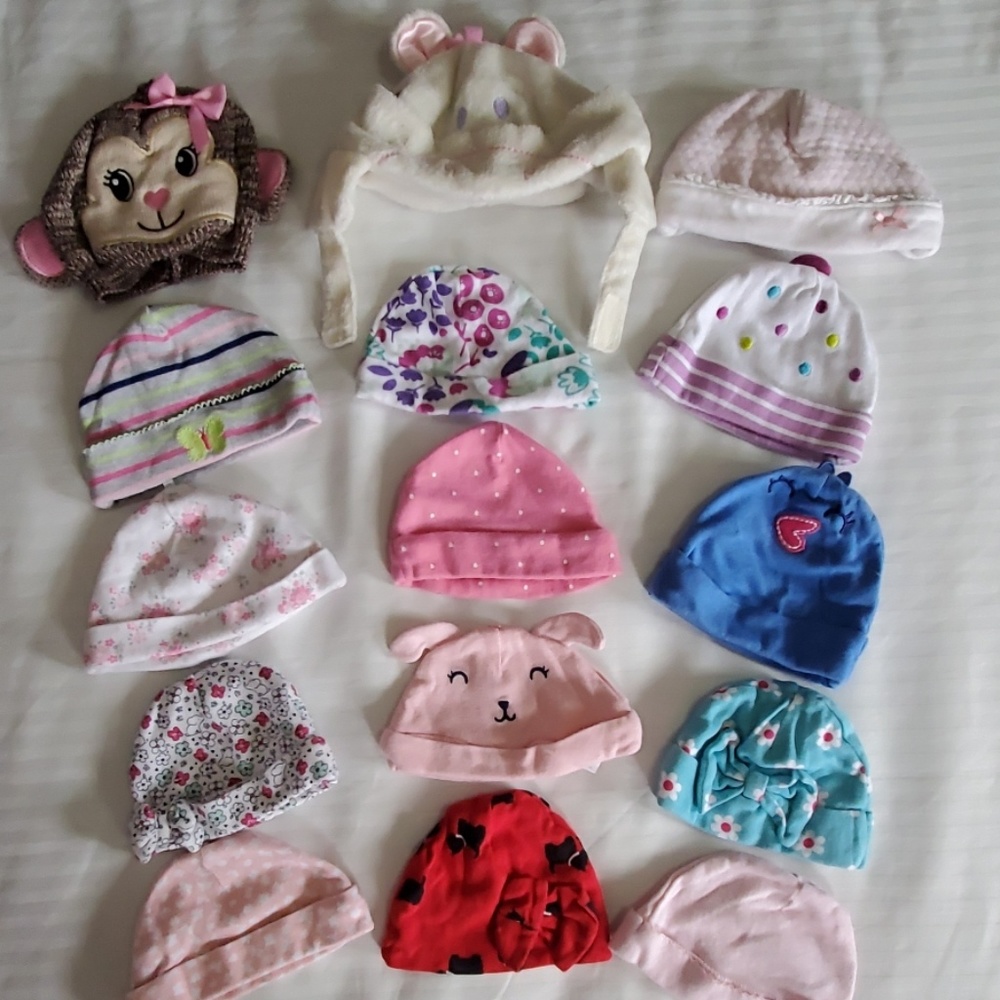 15 Newborn caps and beenies